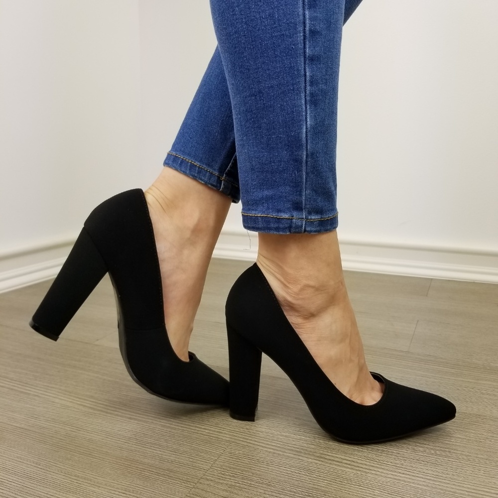 Pointy toe black velvet pumps - Picture 4 of 8